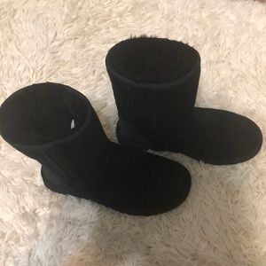 CLASSIC SHORT UGG BOOTS